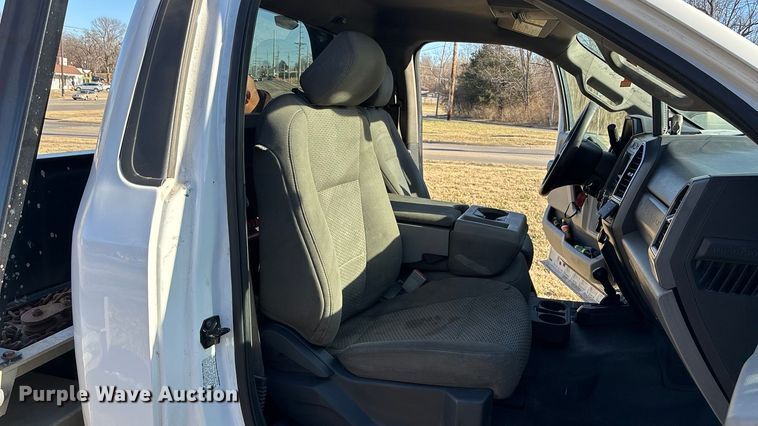 image for item DU6956 2019 Ford F550 Super Duty rollback truck