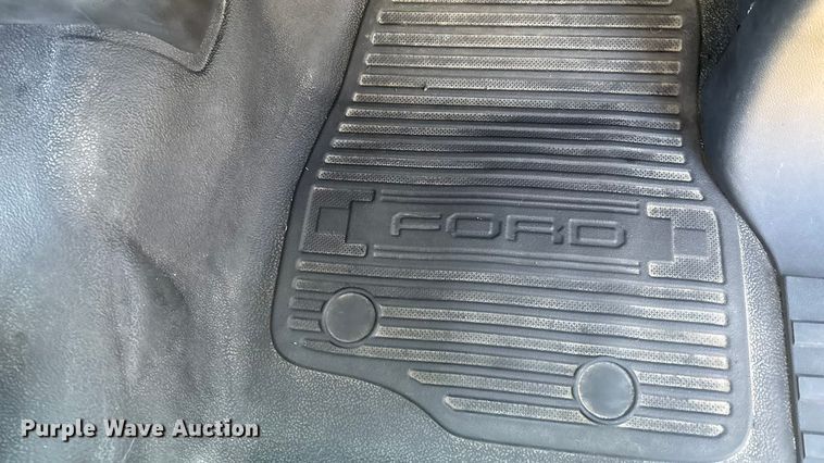 image for item DU6956 2019 Ford F550 Super Duty rollback truck