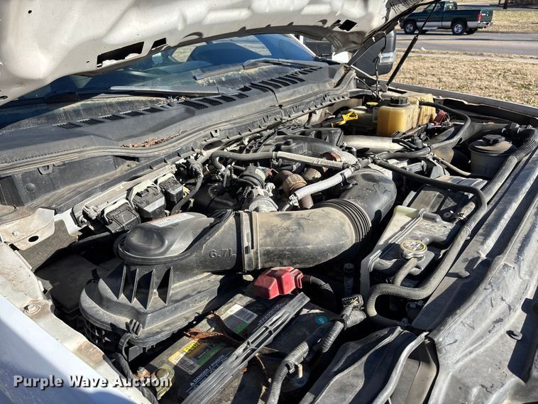 image for item DU6956 2019 Ford F550 Super Duty rollback truck