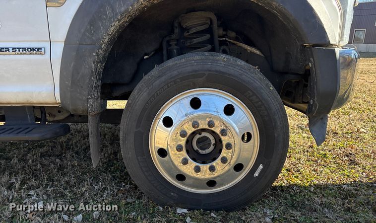 image for item DU6956 2019 Ford F550 Super Duty rollback truck