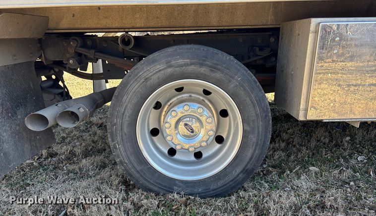 image for item DU6956 2019 Ford F550 Super Duty rollback truck