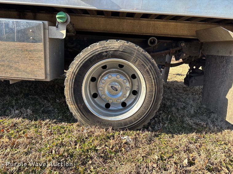 image for item DU6956 2019 Ford F550 Super Duty rollback truck