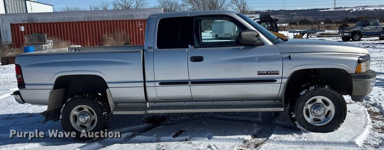 image for item DU6976 2001 Dodge Ram 2500 Ext. Cab pickup truck