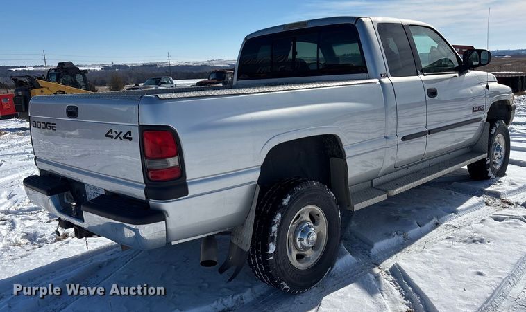 image for item DU6976 2001 Dodge Ram 2500 Ext. Cab pickup truck
