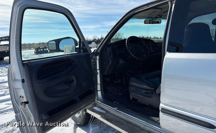 image for item DU6976 2001 Dodge Ram 2500 Ext. Cab pickup truck