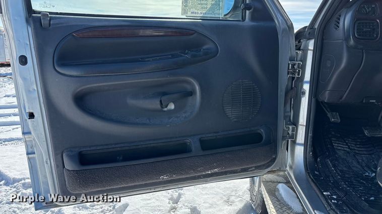 image for item DU6976 2001 Dodge Ram 2500 Ext. Cab pickup truck