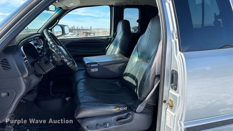 image for item DU6976 2001 Dodge Ram 2500 Ext. Cab pickup truck