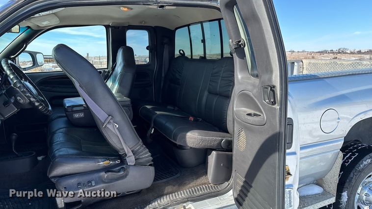 image for item DU6976 2001 Dodge Ram 2500 Ext. Cab pickup truck