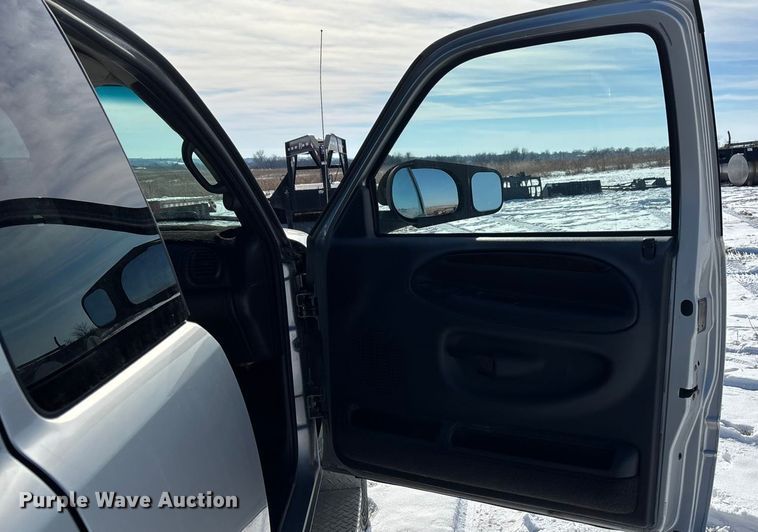 image for item DU6976 2001 Dodge Ram 2500 Ext. Cab pickup truck