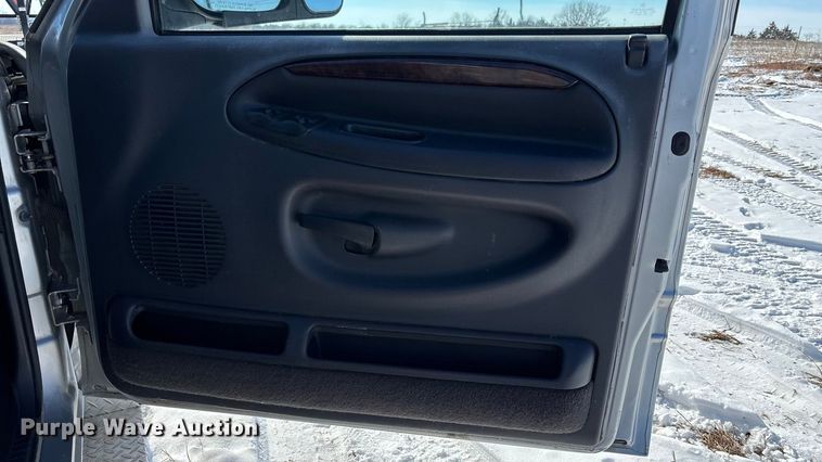 image for item DU6976 2001 Dodge Ram 2500 Ext. Cab pickup truck