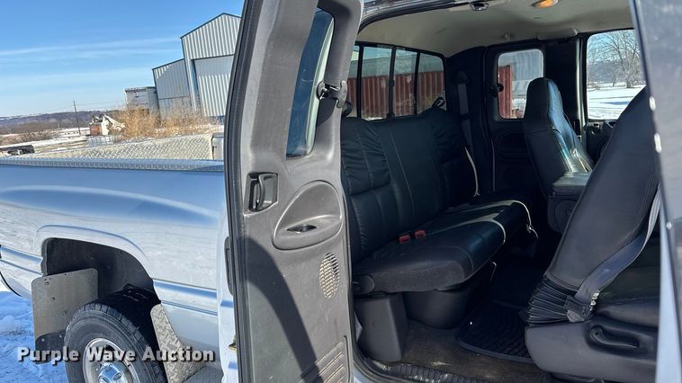 image for item DU6976 2001 Dodge Ram 2500 Ext. Cab pickup truck