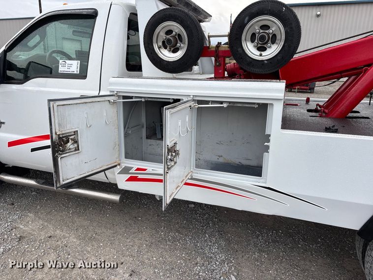 image for item DW7443 2012 Ford F550 XL Super Duty tow truck