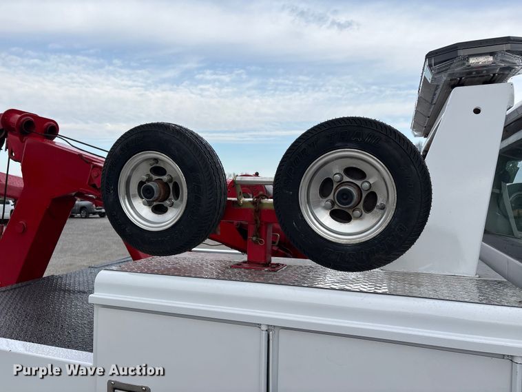 image for item DW7443 2012 Ford F550 XL Super Duty tow truck