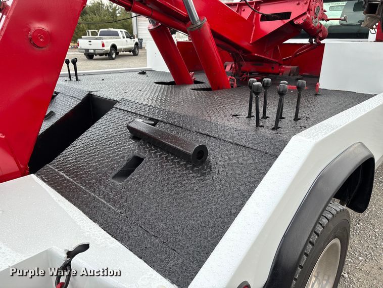 image for item DW7443 2012 Ford F550 XL Super Duty tow truck