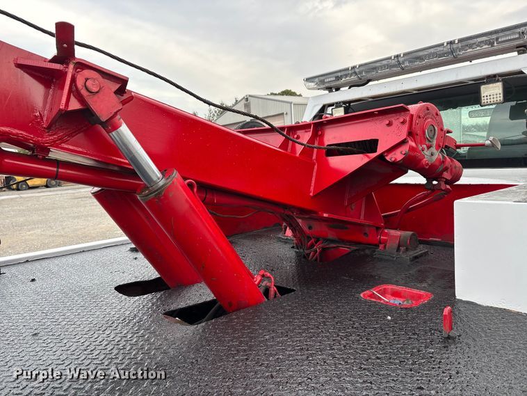 image for item DW7443 2012 Ford F550 XL Super Duty tow truck