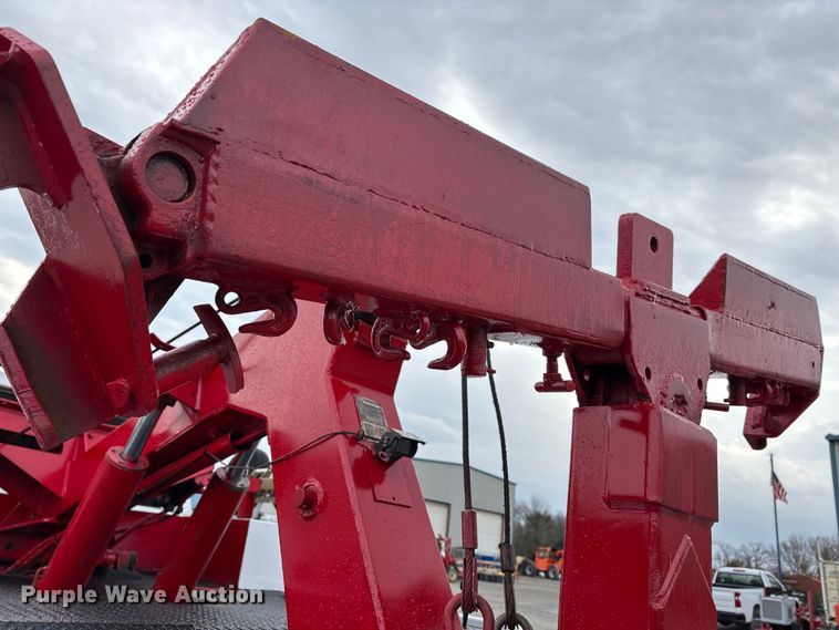 image for item DW7443 2012 Ford F550 XL Super Duty tow truck