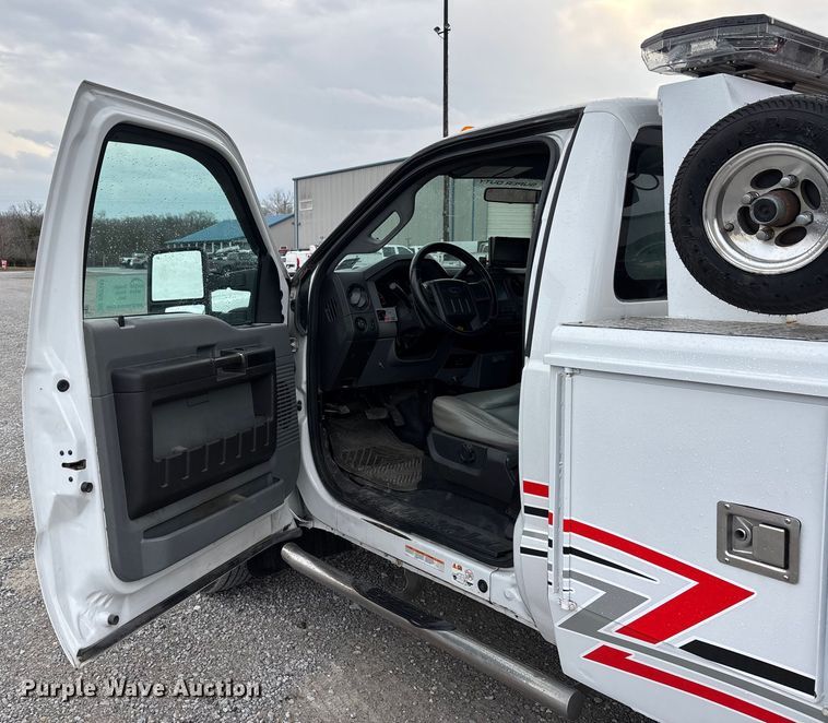 image for item DW7443 2012 Ford F550 XL Super Duty tow truck