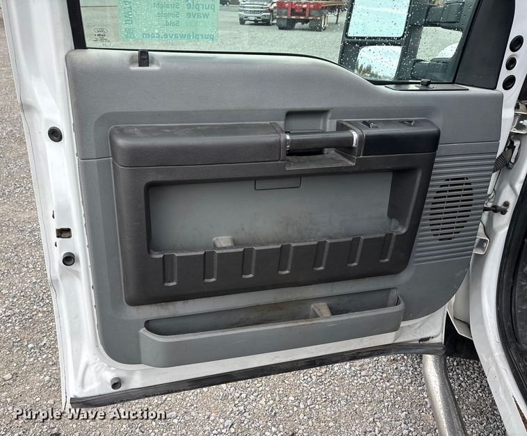 image for item DW7443 2012 Ford F550 XL Super Duty tow truck