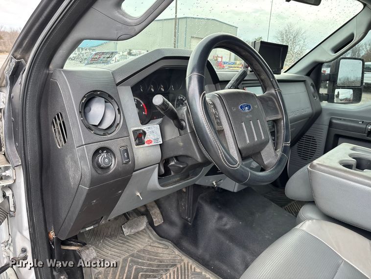 image for item DW7443 2012 Ford F550 XL Super Duty tow truck