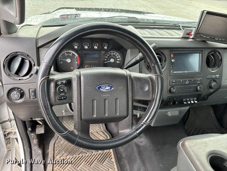 image for item DW7443 2012 Ford F550 XL Super Duty tow truck