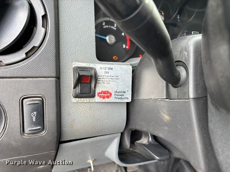 image for item DW7443 2012 Ford F550 XL Super Duty tow truck