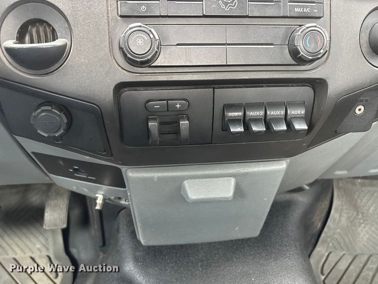 image for item DW7443 2012 Ford F550 XL Super Duty tow truck