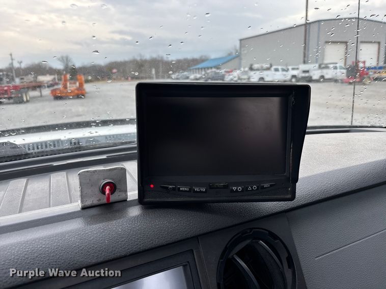 image for item DW7443 2012 Ford F550 XL Super Duty tow truck