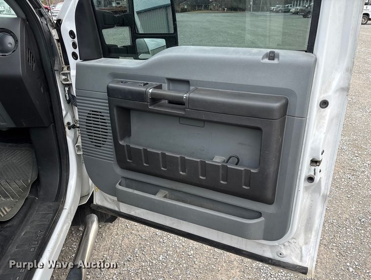 image for item DW7443 2012 Ford F550 XL Super Duty tow truck