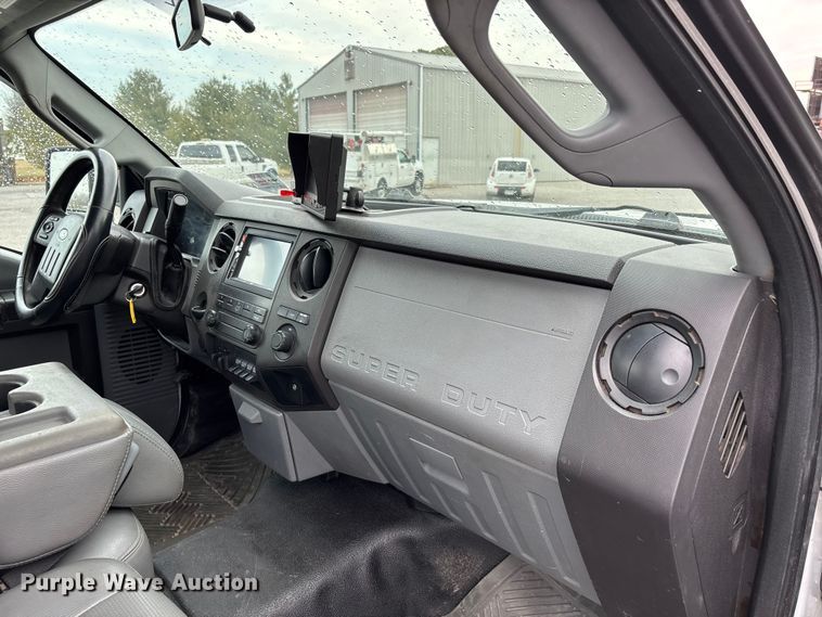 image for item DW7443 2012 Ford F550 XL Super Duty tow truck