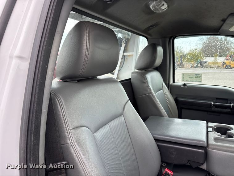 image for item DW7443 2012 Ford F550 XL Super Duty tow truck