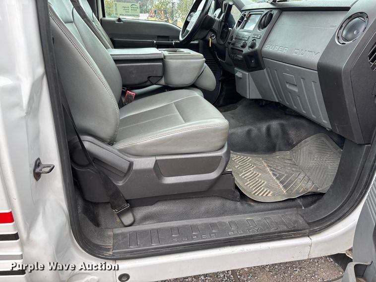 image for item DW7443 2012 Ford F550 XL Super Duty tow truck