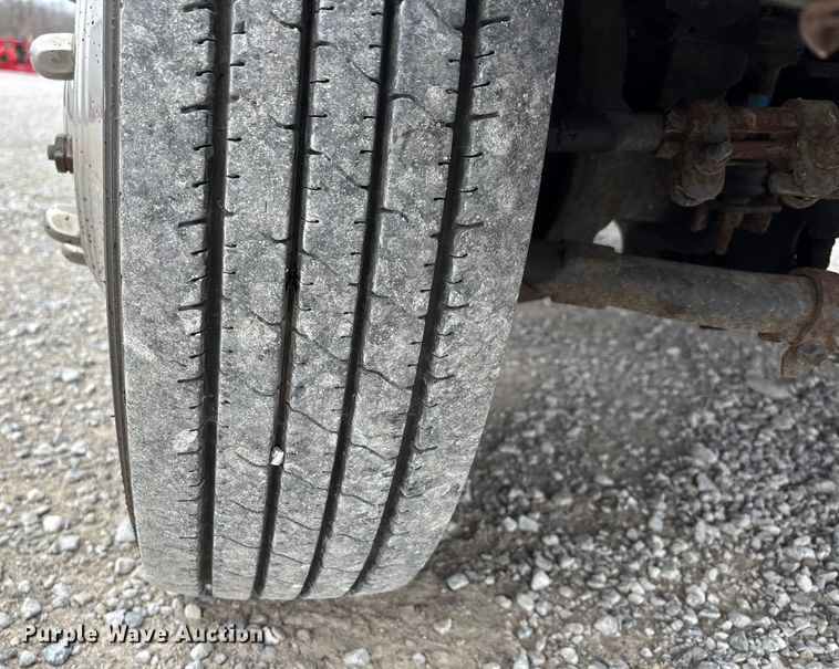 image for item DW7443 2012 Ford F550 XL Super Duty tow truck