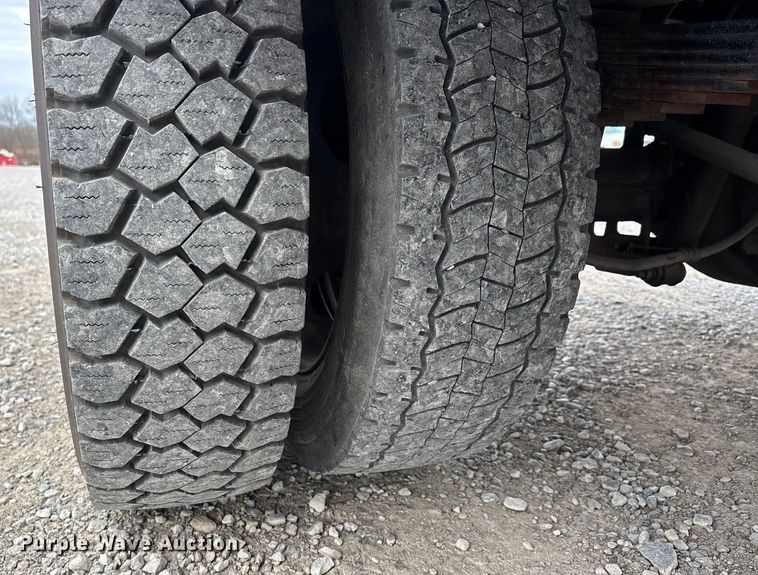 image for item DW7443 2012 Ford F550 XL Super Duty tow truck