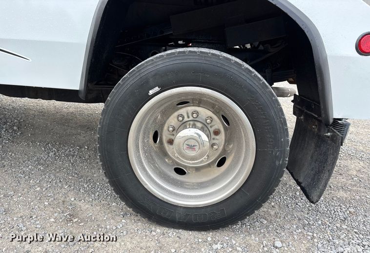 image for item DW7443 2012 Ford F550 XL Super Duty tow truck