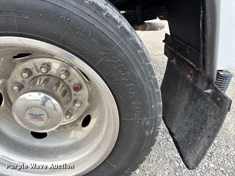 image for item DW7443 2012 Ford F550 XL Super Duty tow truck