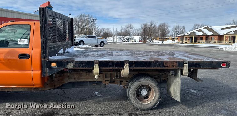 image for item EA2314 2007 Chevrolet Silverado 3500HD dump flatbed pickup truck