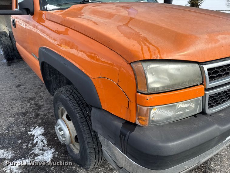 image for item EA2314 2007 Chevrolet Silverado 3500HD dump flatbed pickup truck