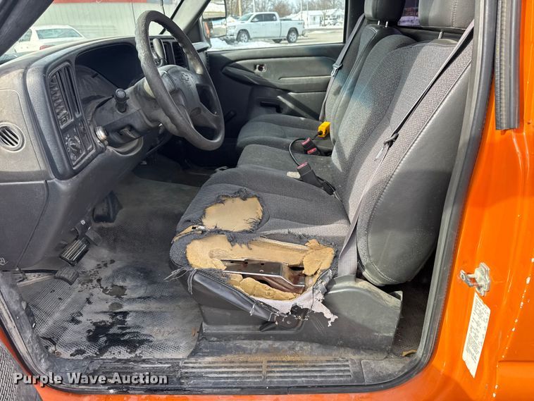 image for item EA2314 2007 Chevrolet Silverado 3500HD dump flatbed pickup truck