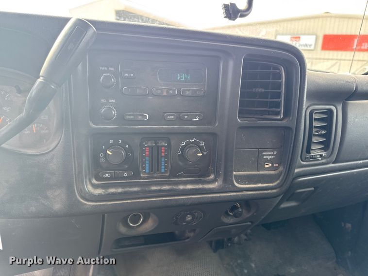 image for item EA2314 2007 Chevrolet Silverado 3500HD dump flatbed pickup truck