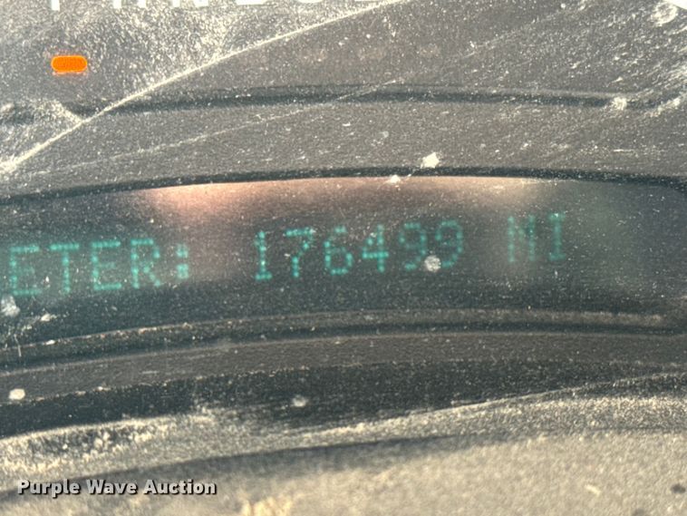 image for item EA2314 2007 Chevrolet Silverado 3500HD dump flatbed pickup truck