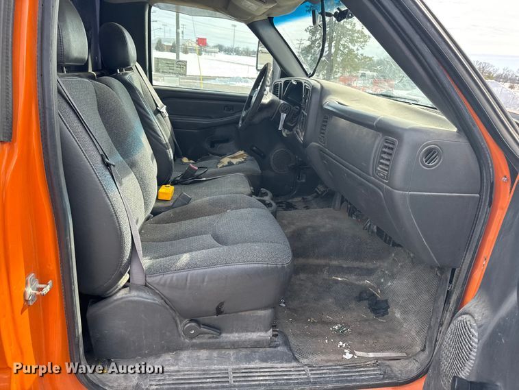 image for item EA2314 2007 Chevrolet Silverado 3500HD dump flatbed pickup truck