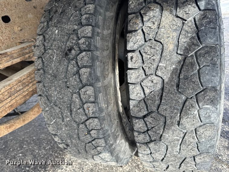 image for item EA2314 2007 Chevrolet Silverado 3500HD dump flatbed pickup truck