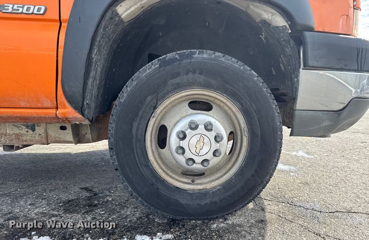 image for item EA2314 2007 Chevrolet Silverado 3500HD dump flatbed pickup truck