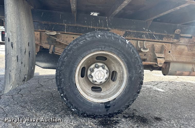 image for item EA2314 2007 Chevrolet Silverado 3500HD dump flatbed pickup truck