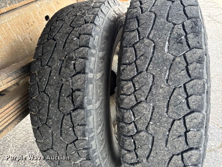 image for item EA2314 2007 Chevrolet Silverado 3500HD dump flatbed pickup truck