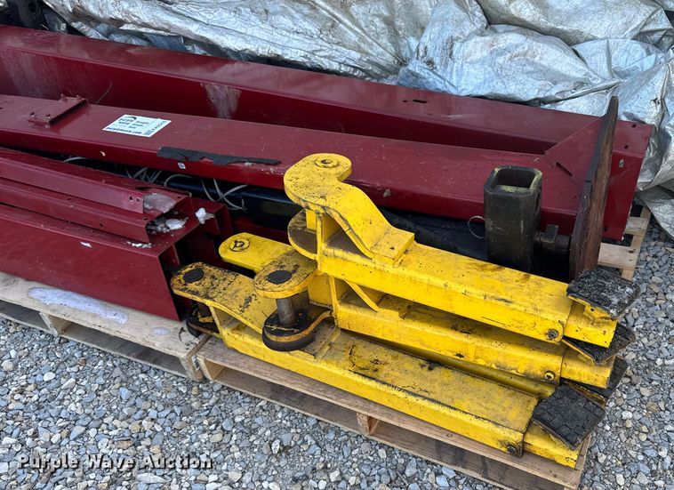 image for item EA2315 Challenger CL9 automotive lift