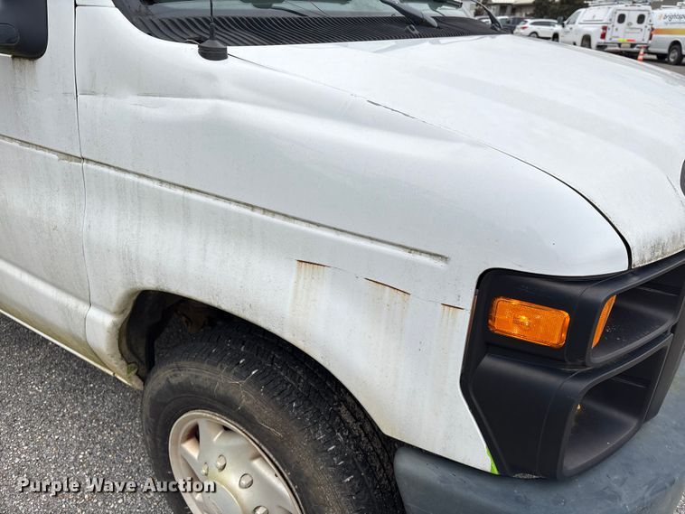 image for item EA7126 2009 Ford E150 van