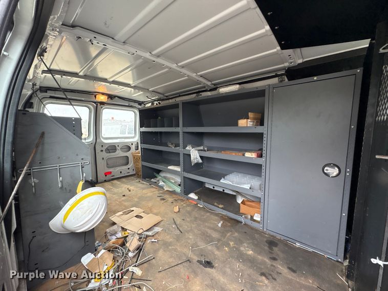 image for item EA7126 2009 Ford E150 van