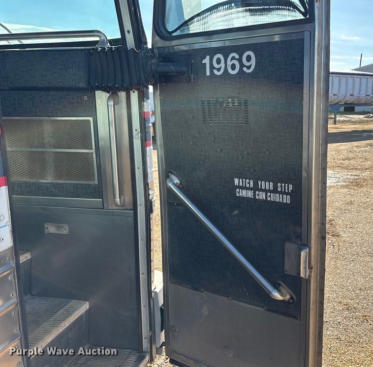 image for item EA7781 1993 MCI MC-12 coach bus