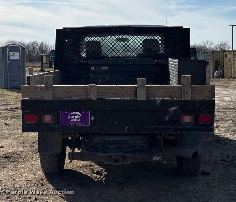 image for item EA7922 2013 Ford F250 Super Duty XL flatbed pickup truck